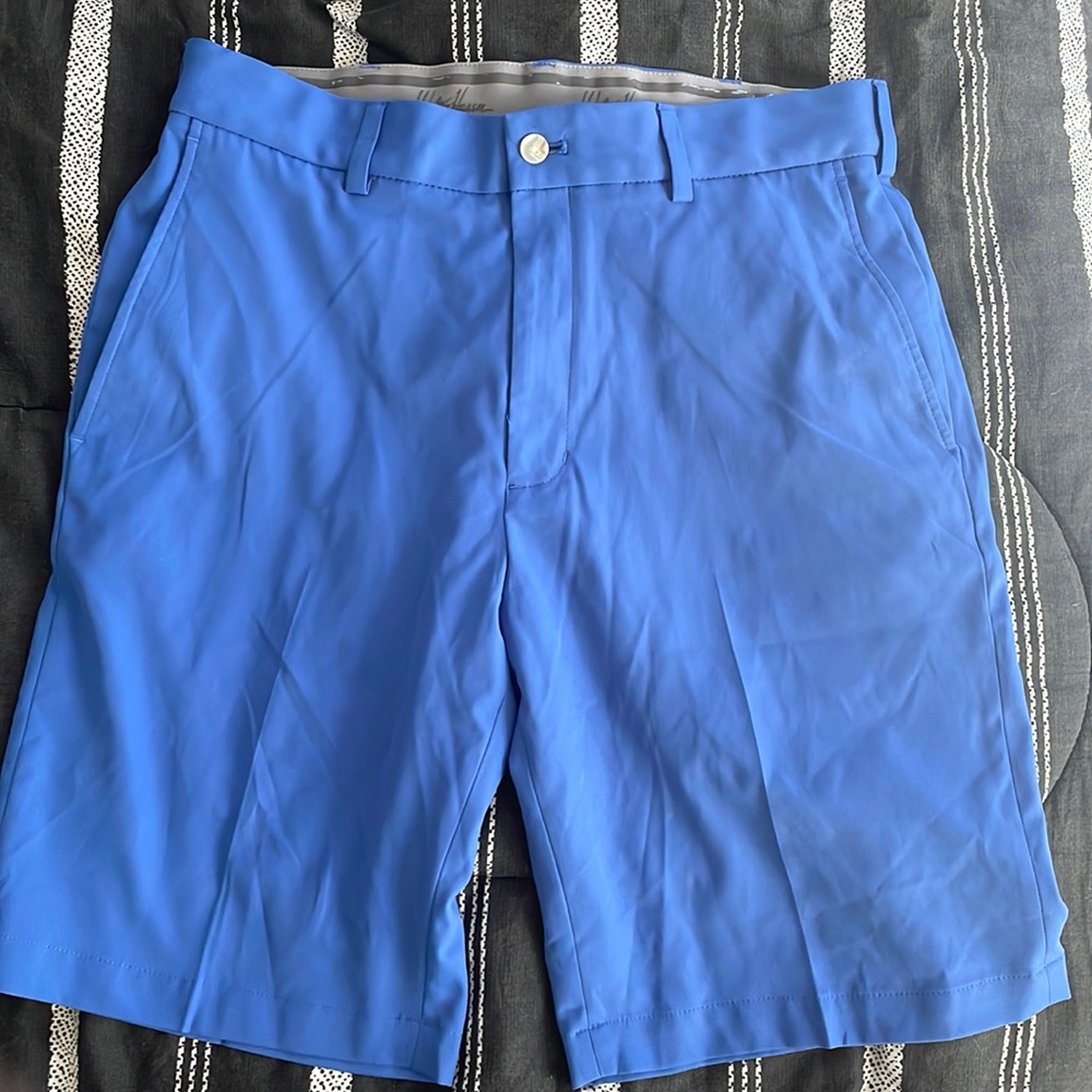 Men’s golf shorts